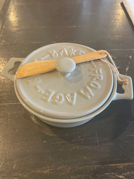 Brie Baker with Lid & Spreader